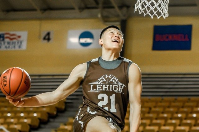 边后场出球 边后场出球